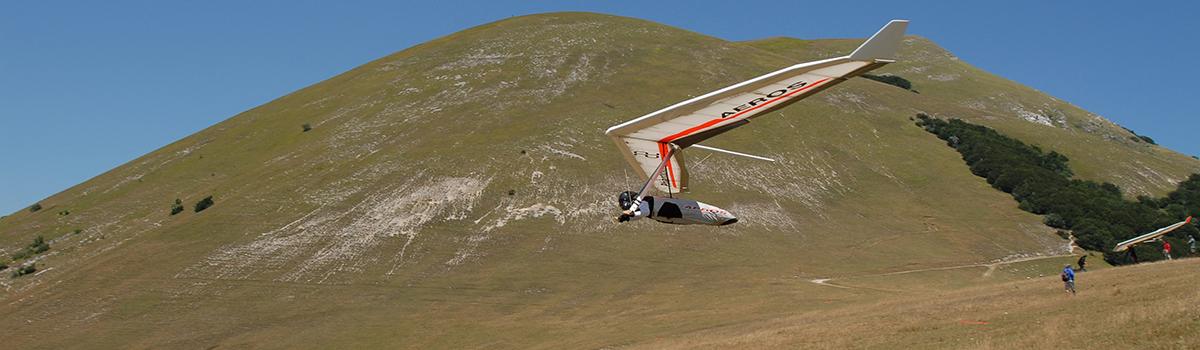 Immagine di un deltaplano in volo a Sigillo