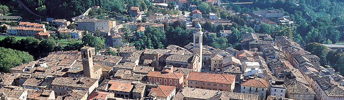 Immagine dall'alto del centro storico di Urbania