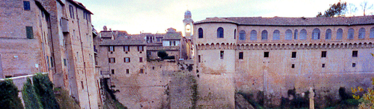 Immagine del fossato del Palazzo Ducale di Urbania