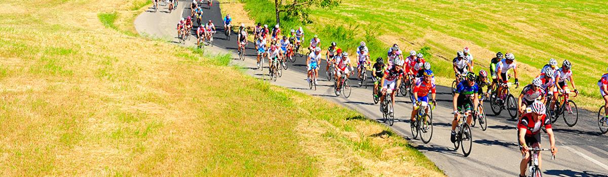 Immagine di ciclisti impegnati nella Nove Colli