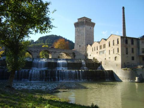 Immagine della Torre-Ponte e l'ex Cartiera di Fermignano