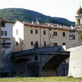 Immagine di uno scorcio del centro di Rocca San Casciano