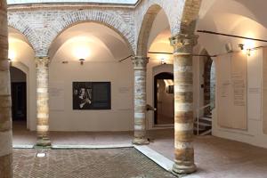 Immagine del chiostro del Palazzo Odasi